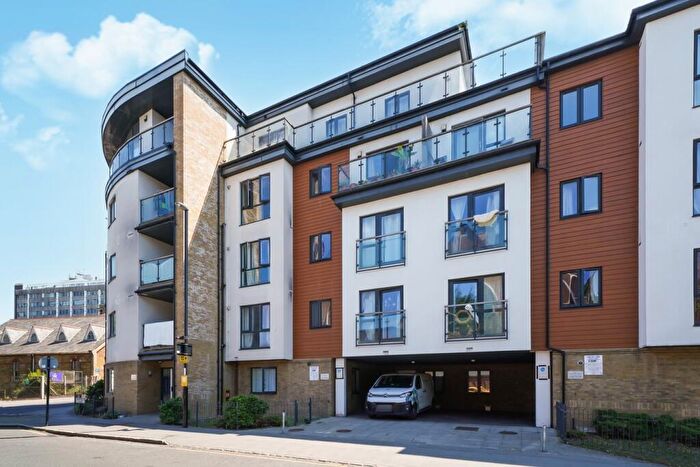 2 Bedroom Apartment For Sale In Oakfield Road, Croydon, CR0