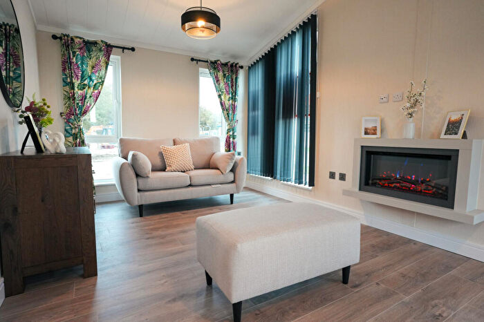 2 Bedroom Park Home For Sale In Studley, Warwickshire, B80