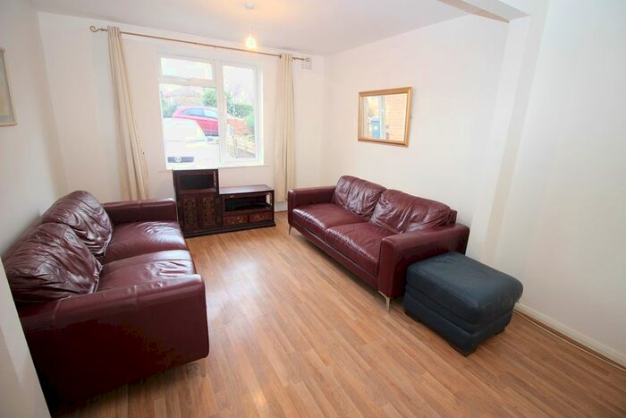3 Bedroom Semi-Detached House To Rent In Westbrook Road, Hounslow TW5