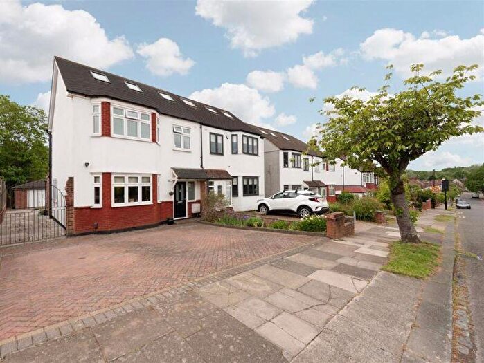 4 Bedroom Semi-Detached House To Rent In Oakwood Crescent, Winchmore Hill, N21