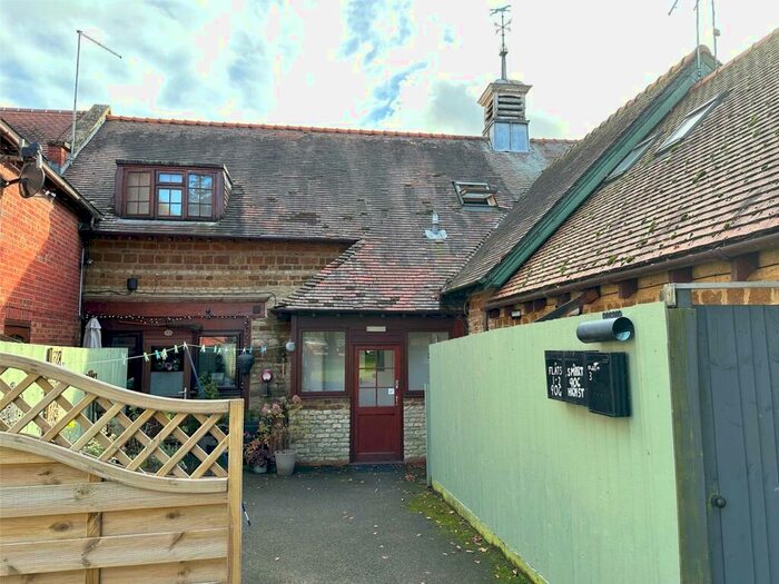 2 Bedroom Flat To Rent In High Street, Burton Latimer, Kettering, NN15