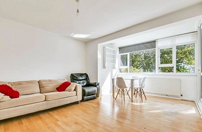 3 Bedroom Flat To Rent In Weydown Close, London, SW19