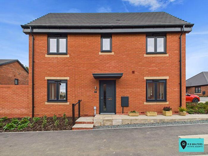 2 Bedroom Semi Detached House For Sale In Priors View, Hemspted, GL2