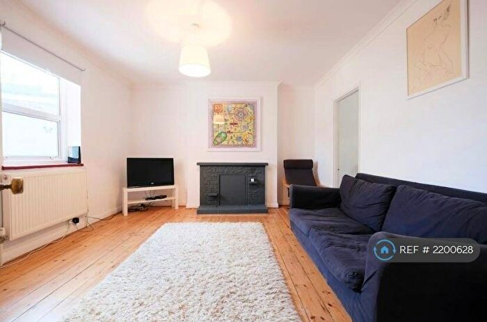 1 Bedroom Flat To Rent In First Floor, London, N7
