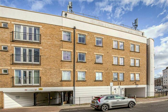 2 Bedroom Apartment To Rent In The Icon Building, Battersea High Street, Battersea, SW11
