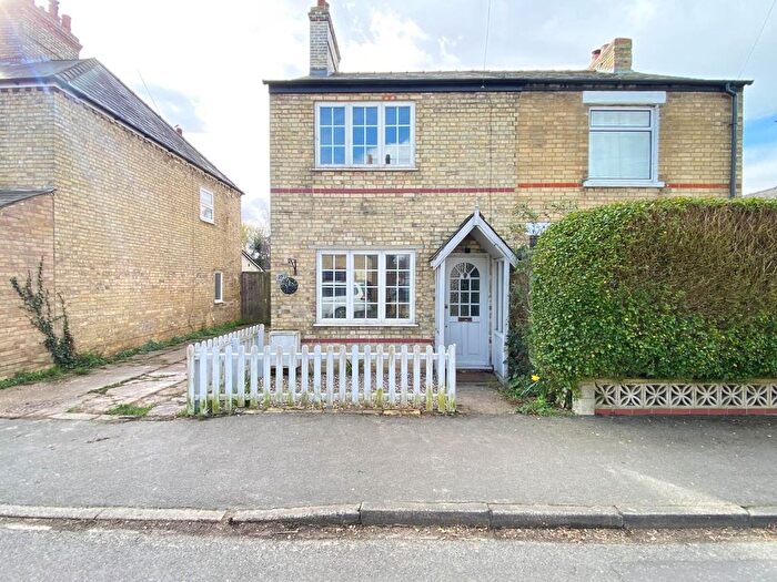 3 Bedroom Semi-Detached House For Sale In Saffron Road, Histon, Cambridge, CB24