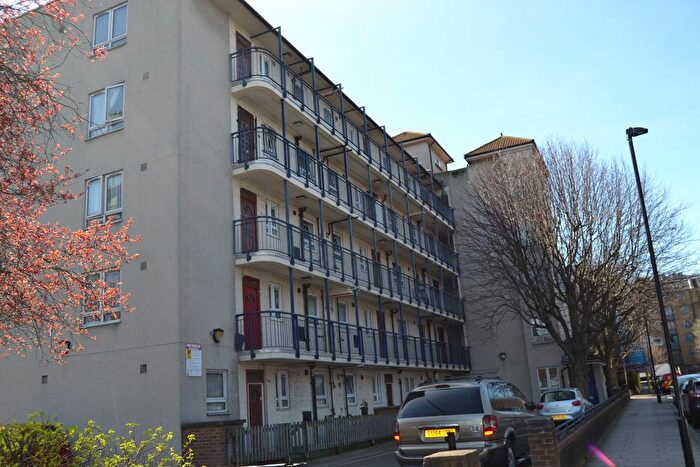 3 Bedroom Flat To Rent In Boyd Street, E1