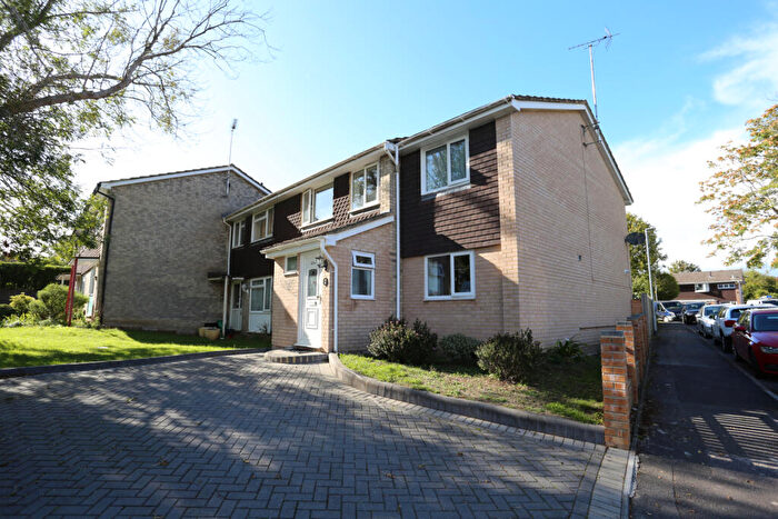 5 Bedroom Semi-Detached House For Sale In Rivermead Road, Woodley, RG5