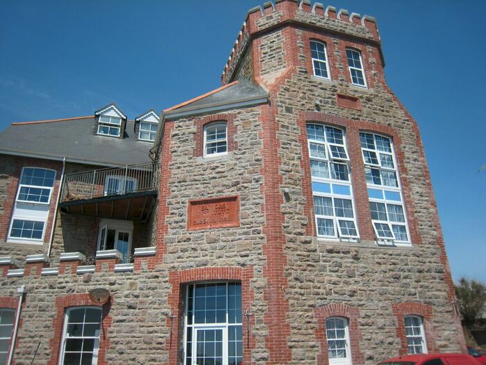 2 Bedroom Flat To Rent In Promenade, Penzance, TR18