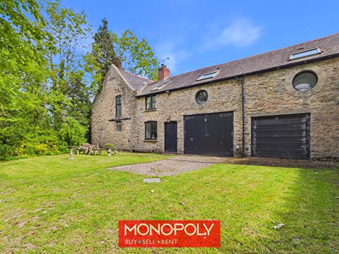 1 Bedroom Mews For Sale In Lawnt, LL16