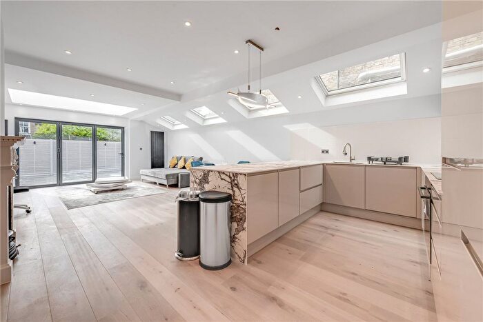 2 Bedroom Flat To Rent In Micklethwaite Road, London, SW6