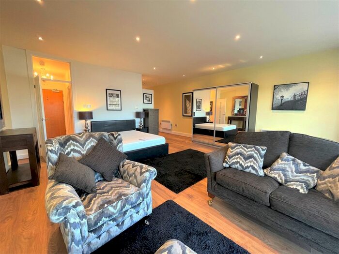 1 Bedroom Flat To Rent In Castle Street, Swansea, SA1