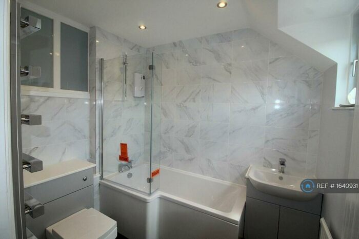 3 Bedroom Maisonette To Rent In The Hall Walk, Berkhamsted, HP4