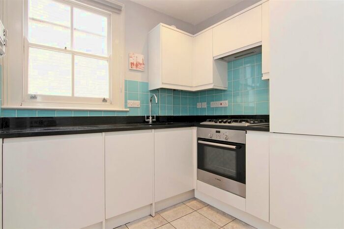 2 Bedroom Flat To Rent In Landgrove Road, London, SW19