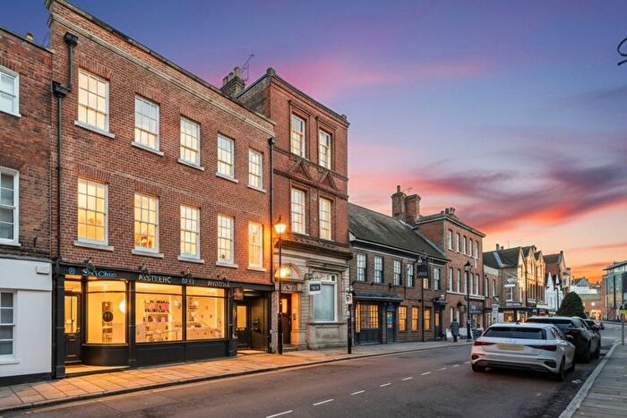2 Bedroom Flat For Sale In High Street, Eton, SL4