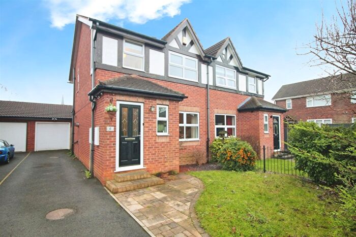 3 Bedroom Semi Detached House For Sale In Kingsway Court, Ossett, WF5