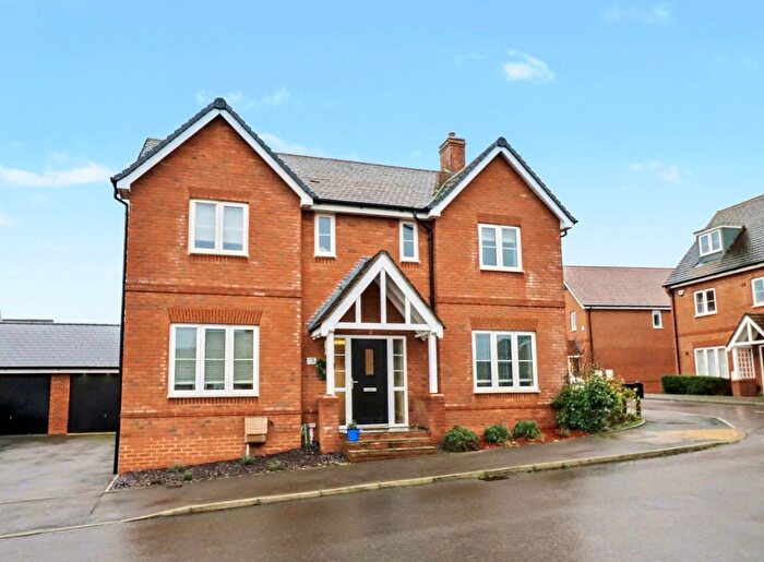4 Bedroom Detached House For Sale In Sandy Field Way, Botley, SO32