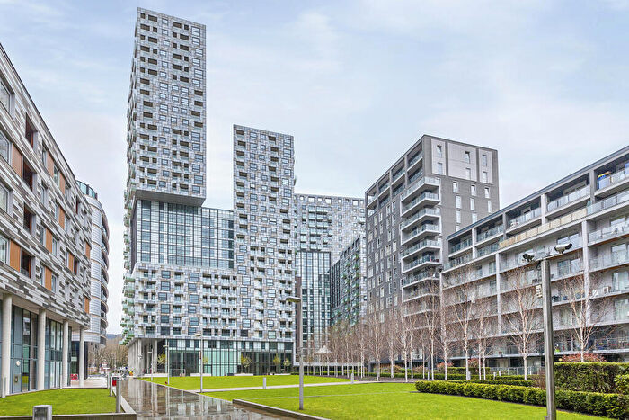 3 Bedroom Flat To Rent In Lincoln Plaza, Canary Wharf, London, E14