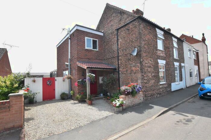 3 Bedroom End Of Terrace House For Sale In Mere Dyke Road, Luddington, Scunthorpe, DN17