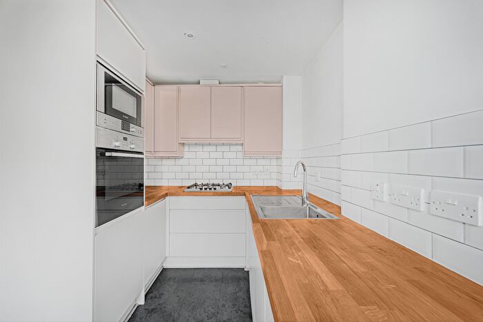 2 Bedroom Flat To Rent In Bernhard Baron House, Henriques Street, E1