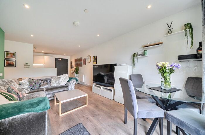 1 Bedroom Flat For Sale In Panta House, Old Barn Lane, Kenley, CR8