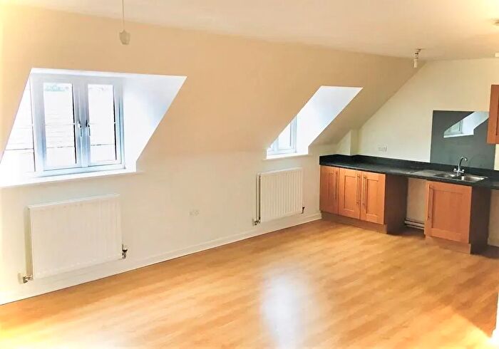 2 Bedroom Flat To Rent In Kings Road, London, E11