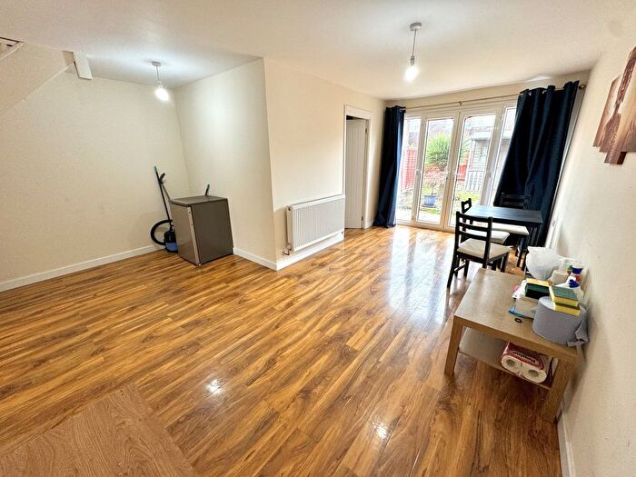 4 Bedroom Terraced House To Rent In Cheviot Road, Slough, SL3