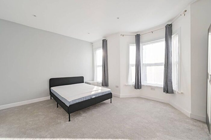 3 Bedroom Flat To Rent In Margery Park Road, Forest Gate, London, E7