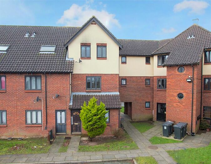 2 Bedroom Flat To Rent In Rockingham Mews, Corby NN17