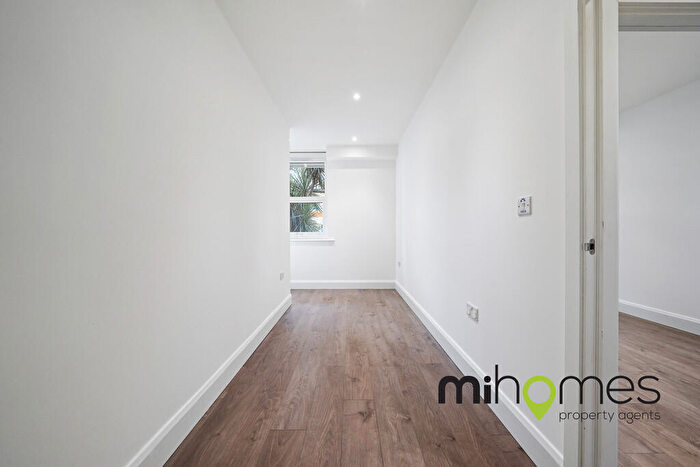 2 Bedroom Apartment To Rent In Key Point, Potters Bar, EN6