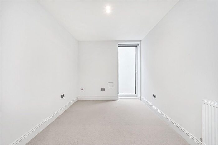2 Bedroom Flat To Rent In Allfarthing Lane, London, SW18