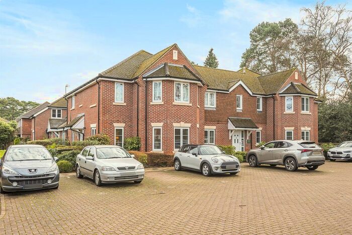 2 Bedroom Flat To Rent In Sand Martins Court, Finchampstead, Wokingham, RG40