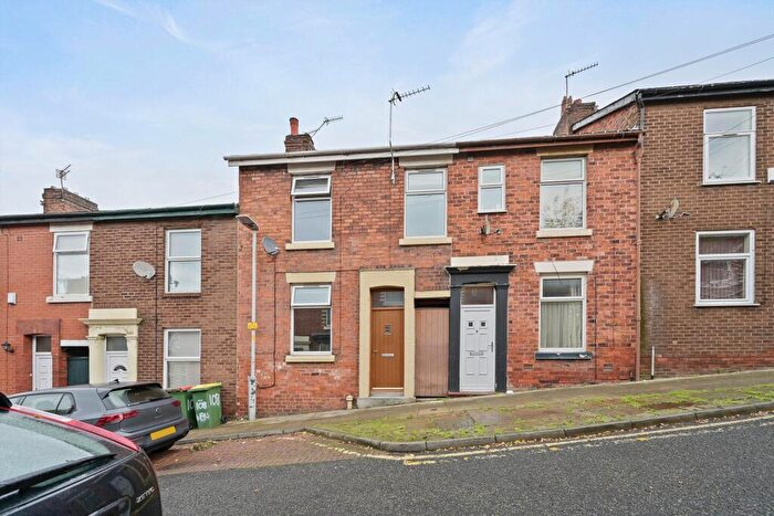 4 Bedroom House To Rent In Wellington Street, Ashton, Preston, Lancashire, PR1