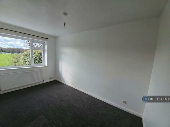 3 Bedroom Flat To Rent In Coppice Way, London, E18