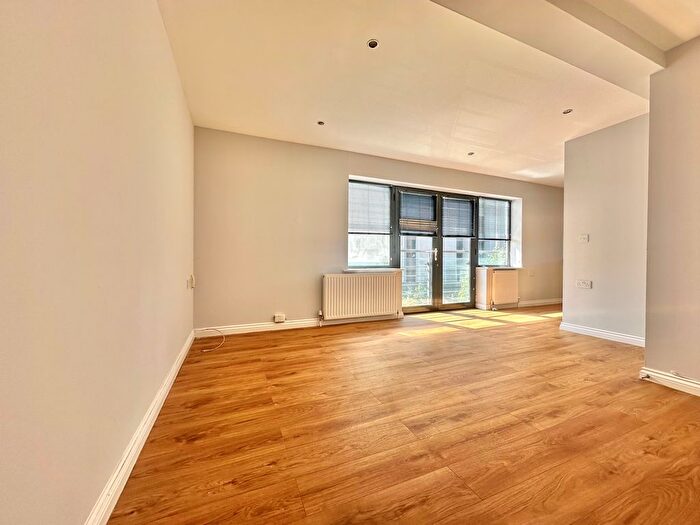 2 Bedroom Flat To Rent In Denmark Road, Poole, BH15