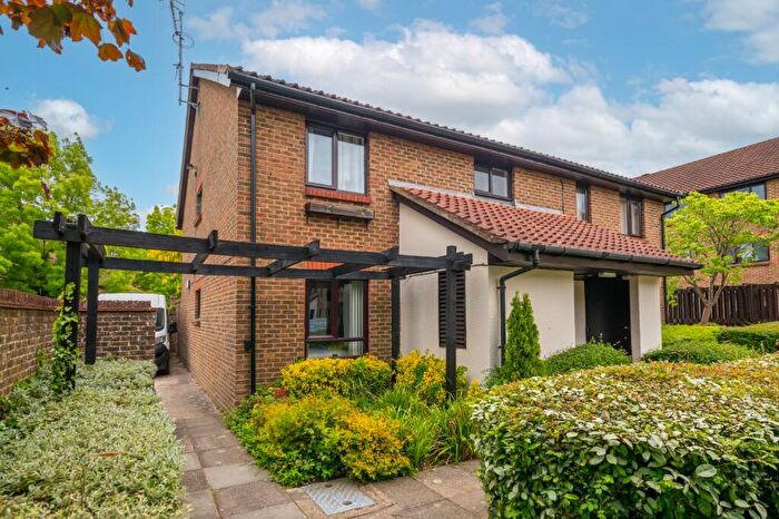 1 Bedroom Flat For Sale In Horley, RH6