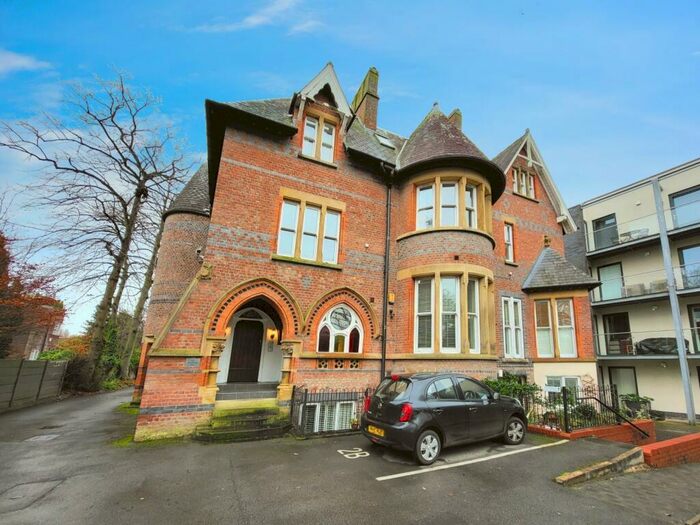 2 Bedroom Flat To Rent In Wilmslow Road, Didsbury, Manchester, M20