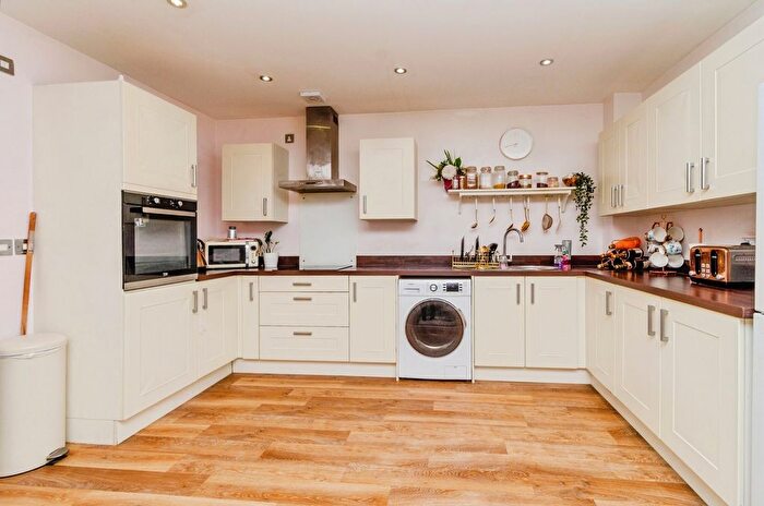 2 Bedroom Flat For Sale In Swanside Court, Lindon Close, Brownhills, Walsall, WS8