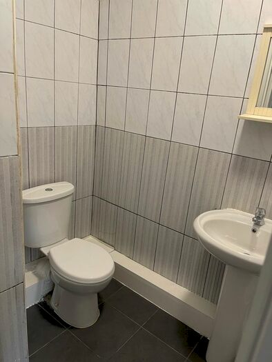 Studio To Rent In High Road, Willesden, NW10