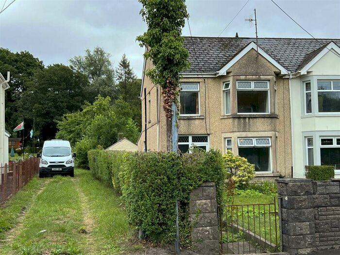 4 Bedroom Semi-Detached House For Sale In Heol Y Gors, Cwmgors, Ammanford, SA18