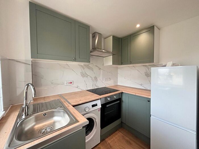 2 Bedroom Flat To Rent In Chaucer Way, Hitchin, SG4