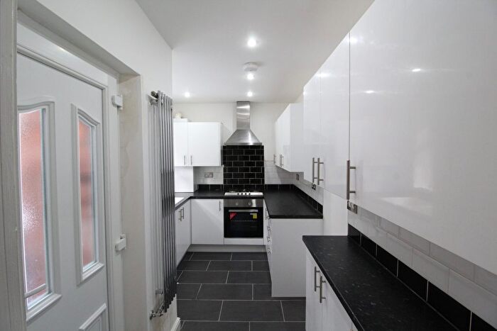 4 Bedroom End Of Terrace House To Rent In Clarke Square, Sheffield, S2