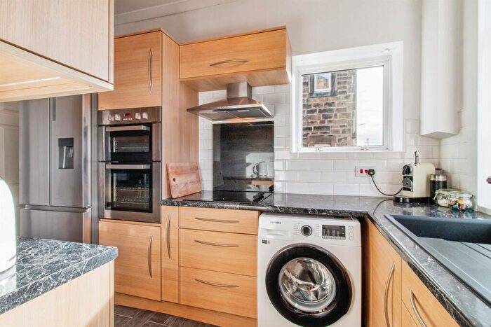 2 Bedroom End Of Terrace House For Sale In Springfield Road, Morley, Leeds, LS27