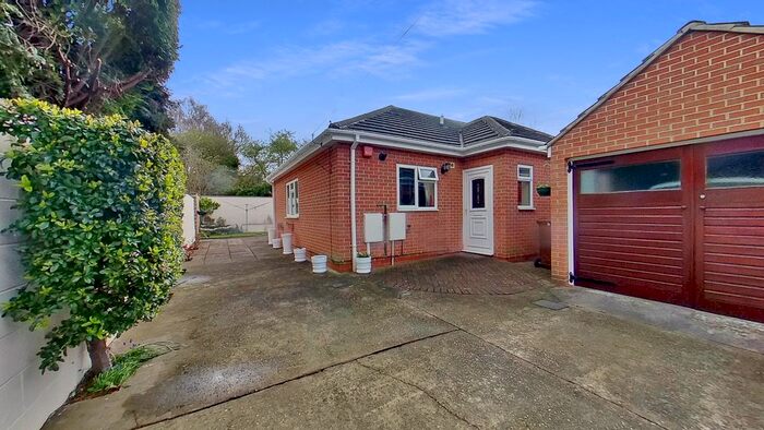 2 Bedroom Bungalow To Rent In Bearwood Hill Road, Burton-On-Trent, Staffordshire, DE15