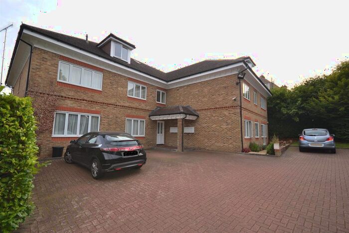 2 Bedroom Flat To Rent In Money Hill Road, Rickmansworth, WD3