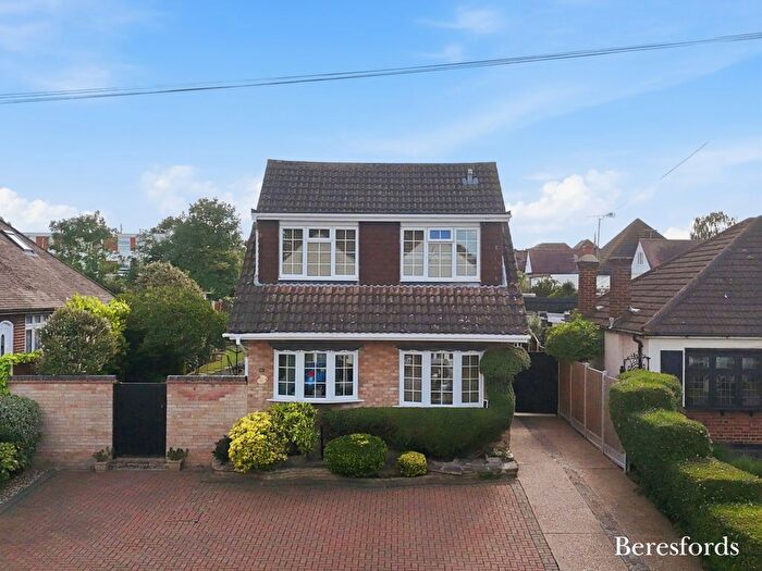 3 Bedroom Detached House For Sale In Recreation Avenue, Harold Wood, RM3