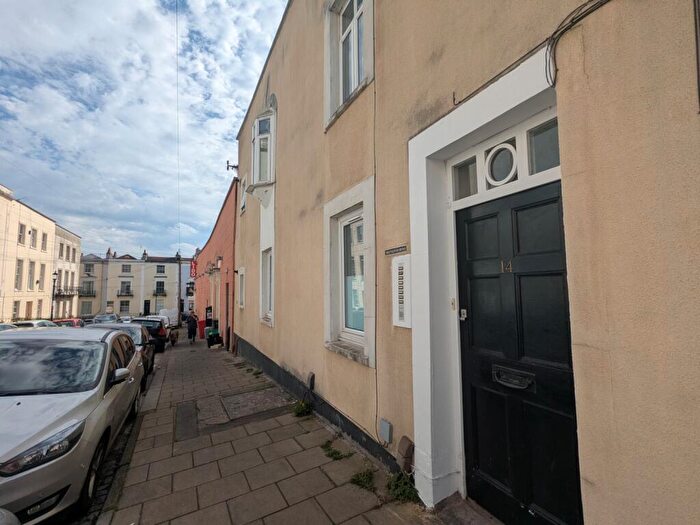 3 Bedroom Flat To Rent In Southleigh Road, Clifton, Bristol, BS8