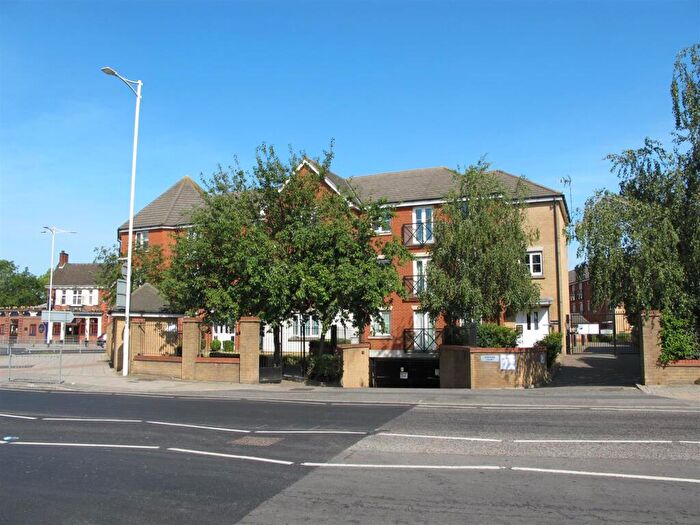 2 Bedroom Flat For Sale In Oakside Court Barkingside, IG6
