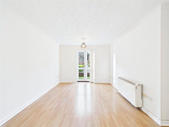 2 Bedroom Apartment For Sale In Berlington Court, Bristol, BS1