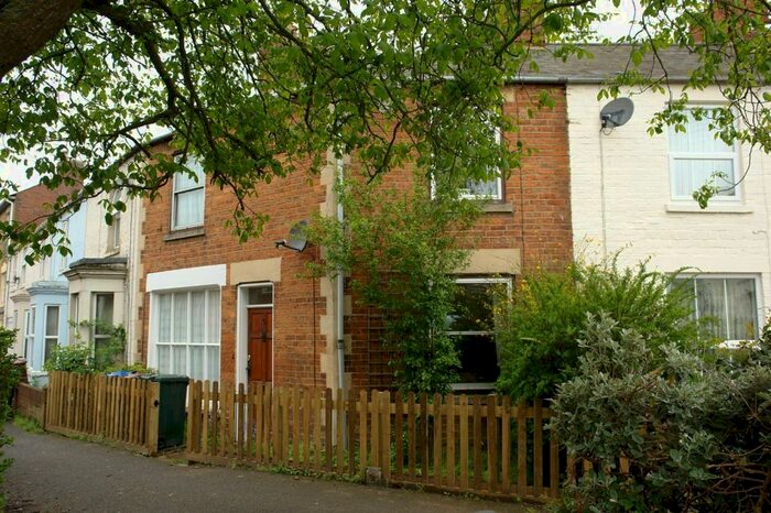 2 Bedroom Terraced House To Rent In South Street, Banbury, Oxfordshire, OX16